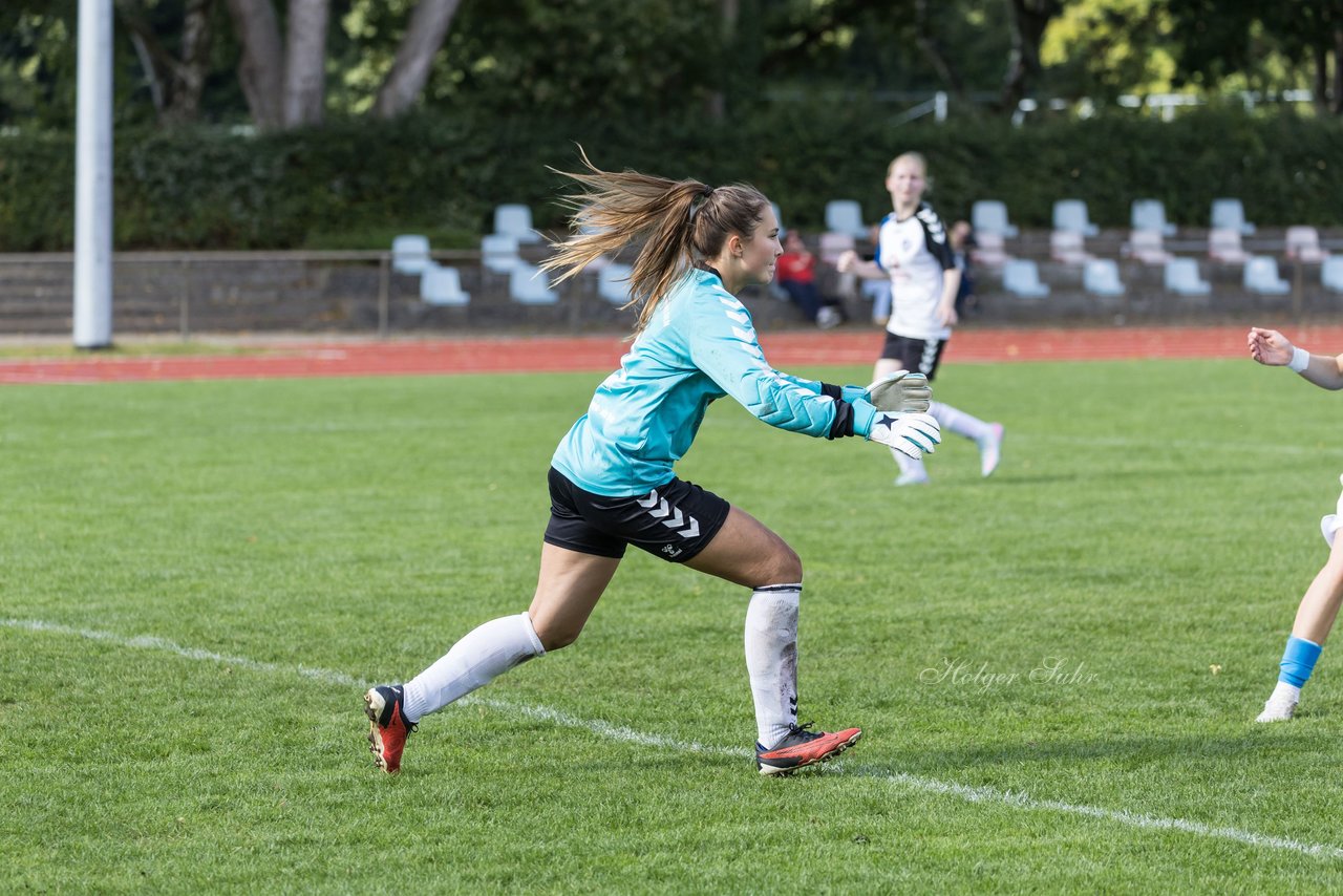 Bild 221 - wBJ VfL Pinneberg - Germania Schnelsen : Ergebnis: 15:1